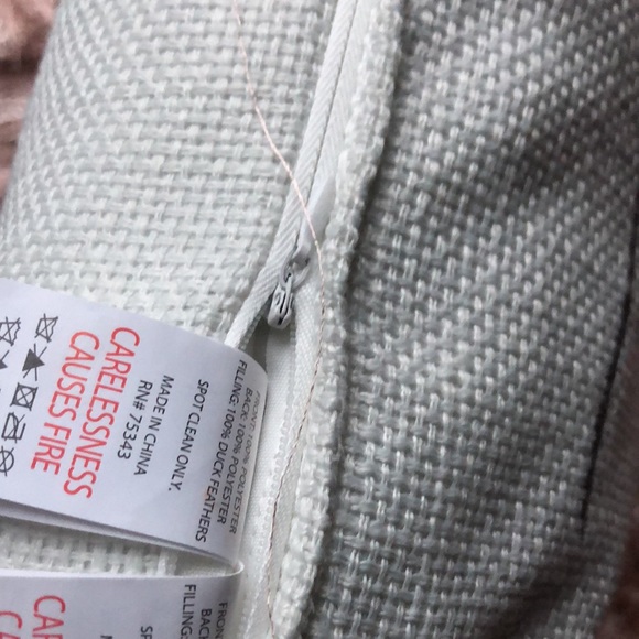 C & C CALIFORNIA HOME SNOWMAN WITHE PILLOW WITH PEARLS - Picture 5 of 7